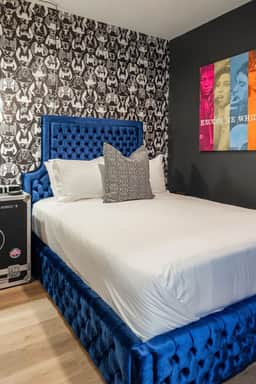Honky Tonk Party Pad - Johnny - Image 4
