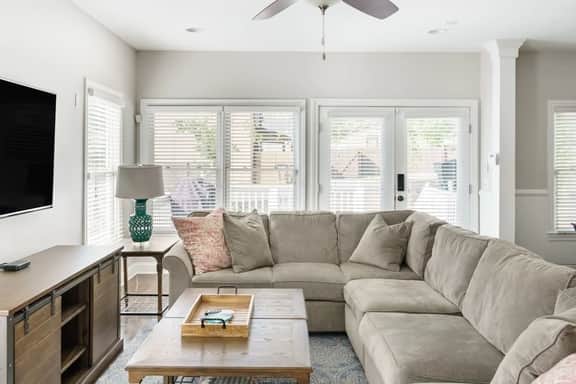 Southern Charm - Image 3